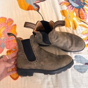 Womens Blundstones high top